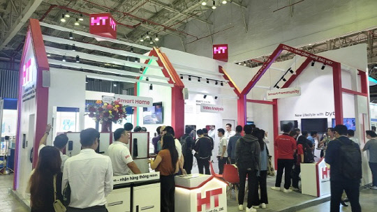 현대HT㈜가 'SMART CITY ASIA 2023' 전시 부스를 통해 스마트 시티 구축을 위한 솔루션 프로바이더로서의 기업 비전과 기술 경쟁력을 알리고 있다.